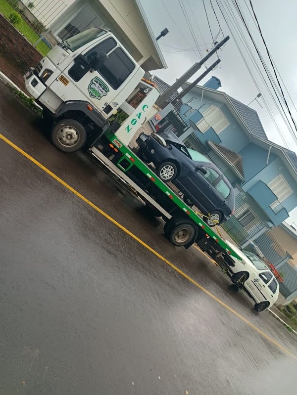 Operação de remoção e transporte de veículos em rodovia